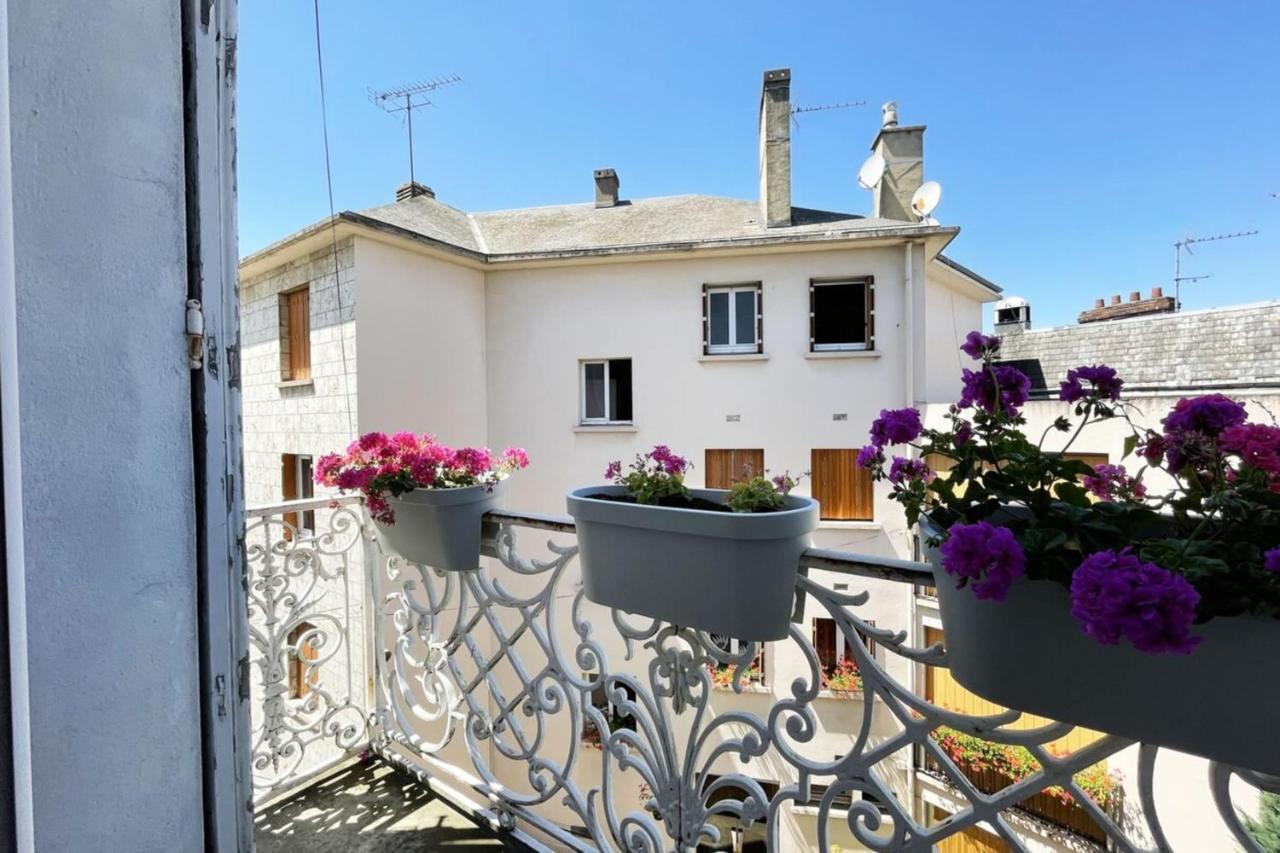 Appartement haussmannien proche gare Chartres Exterior foto